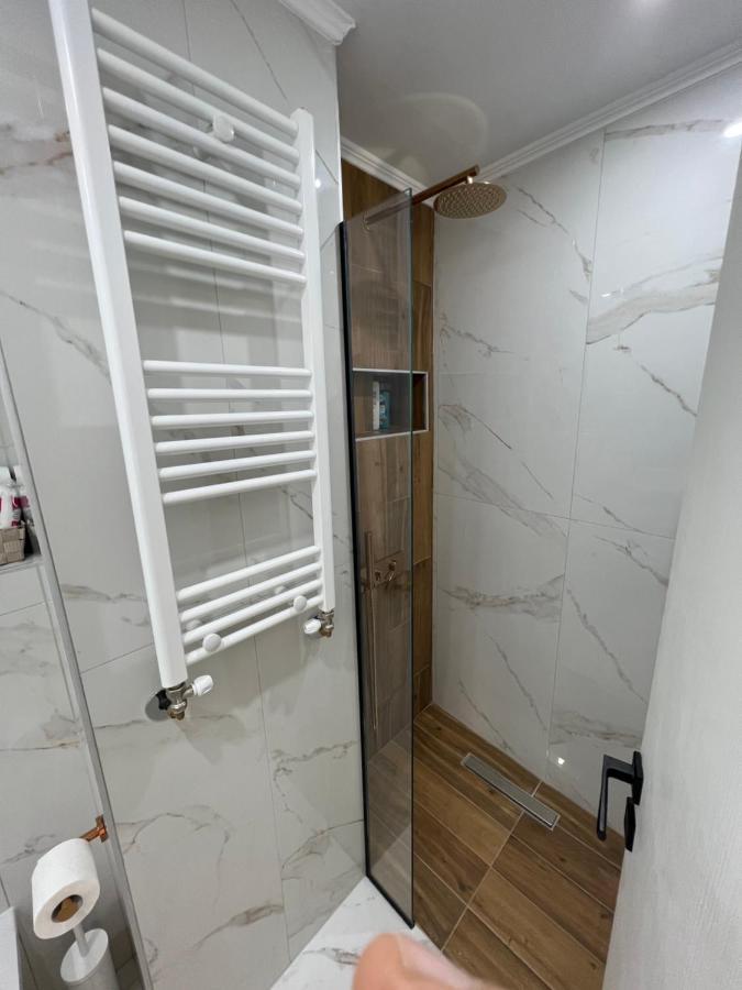 Modern 1-Bedroom Apartment In The City Center Tesalónica Exterior foto